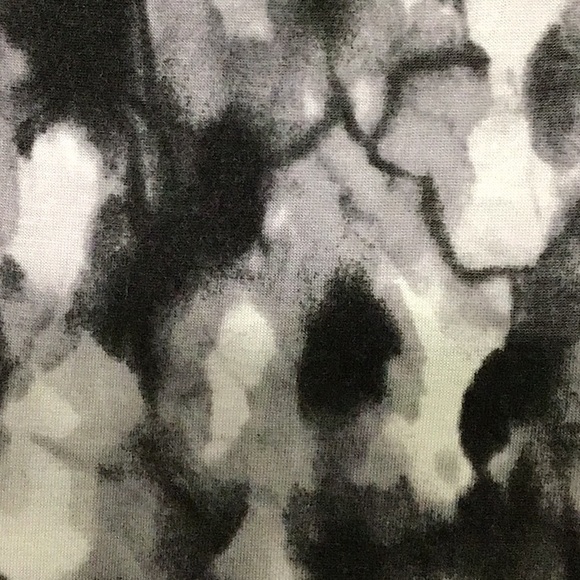 SALE Simply Vera Tunic Top Med.  Black&Gray  100% Rayon  31” long. Bundle & save - Picture 6 of 8